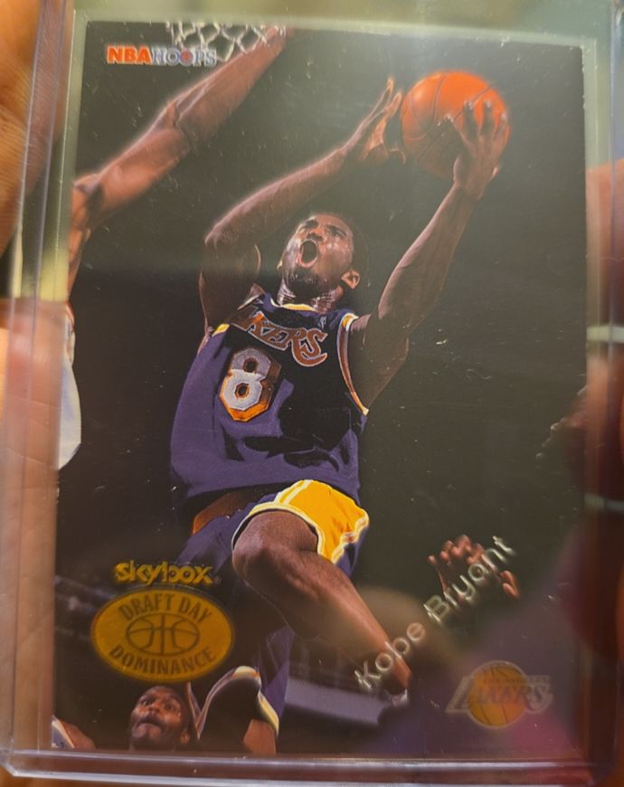 2000 Skybox NBA Hoops Draft Day Dominance #8DD Kobe Bryant — front