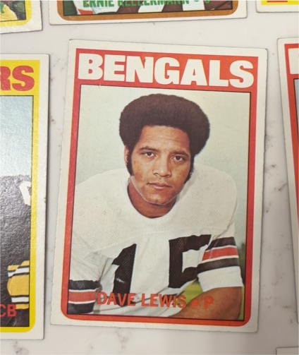 1972 Topps Football #237 Dave Lewis — front