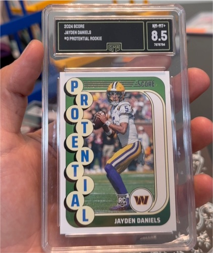 2024 Panini Score #3 Jayden Daniels Protential Rookie — front