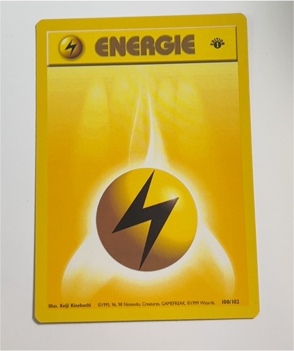 1999 Pokémon Base Set #100 Lightning Energy — front