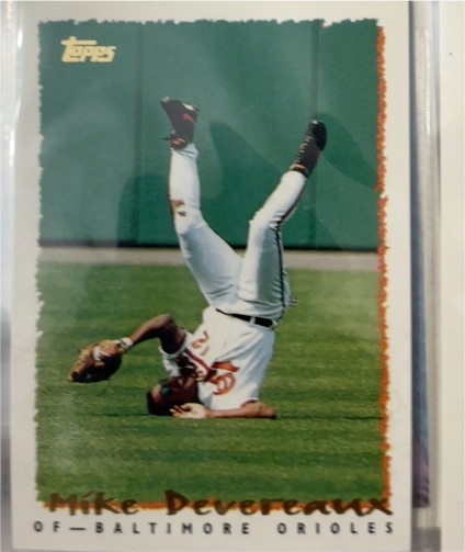 1995 Topps #23 Mike Devereaux — front