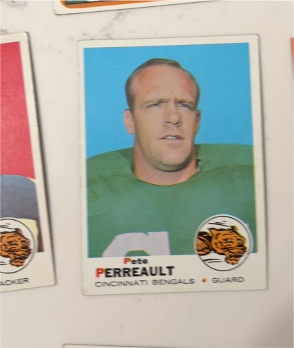 1969 Topps Football #181 Pete Perreault — front