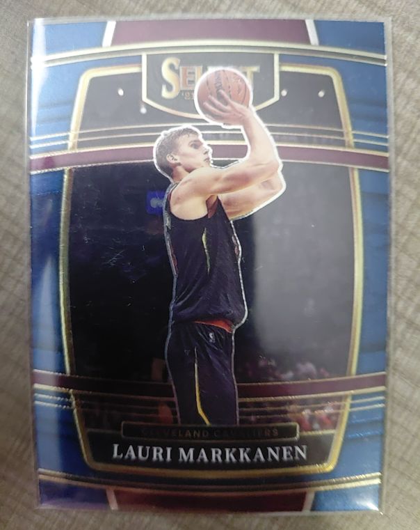 2021-22 Panini Select #90 Lauri Markkanen — front