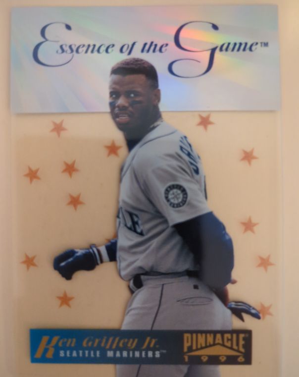 1996 Pinnacle Essence of the Game #7 Ken Griffey Jr — front
