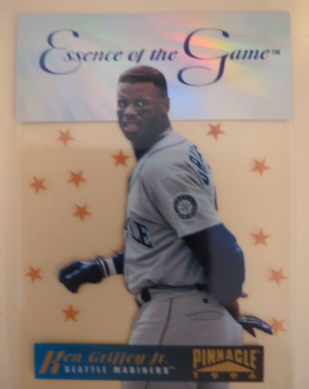 1996 Pinnacle Essence of the Game #7 Ken Griffey Jr — front