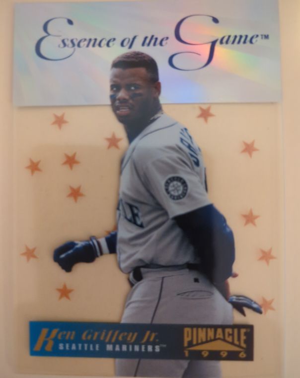 1996 Pinnacle Essence of the Game #7 Ken Griffey Jr — front