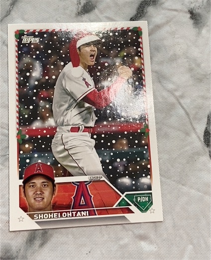 2023 Topps Holiday #H17 Shohei Ohtani — front