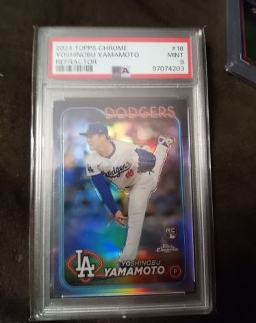 2024 Topps Chrome #18 Yoshinobu Yamamoto — front