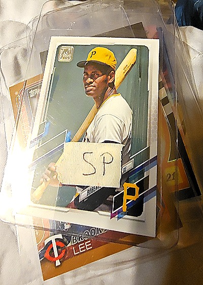 2021 Topps Series 2 #412 Roberto Clemente — front