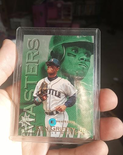 1995 SkyBox Emotion Masters #3 Ken Griffey Jr. — front