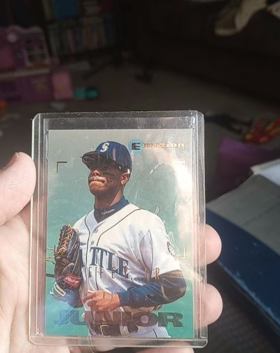 1995 Skybox Emotion #77 Ken Griffey Jr — front