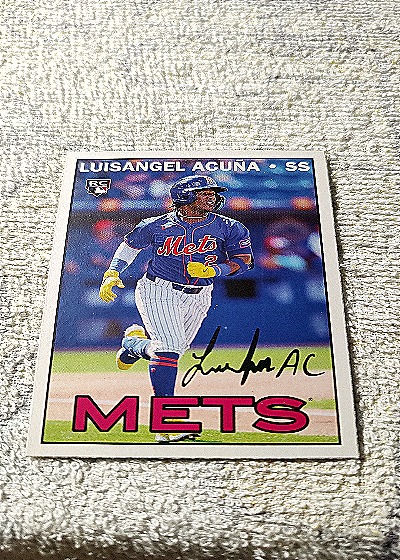2025 Topps Heritage #H25-16 Luisangel Acuna — front