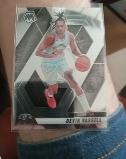 2023 Panini Mosaic #024 Devin Vassell — front