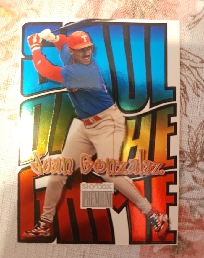 1999 Skybox Premium Soul of the Game #7SG Juan Gonzalez — front