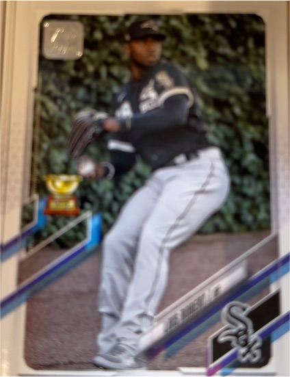 2021 Topps #223 Luis Robert — front