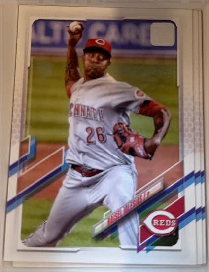 2021 Topps #174 Raisel Iglesias Cincinnati Reds — front