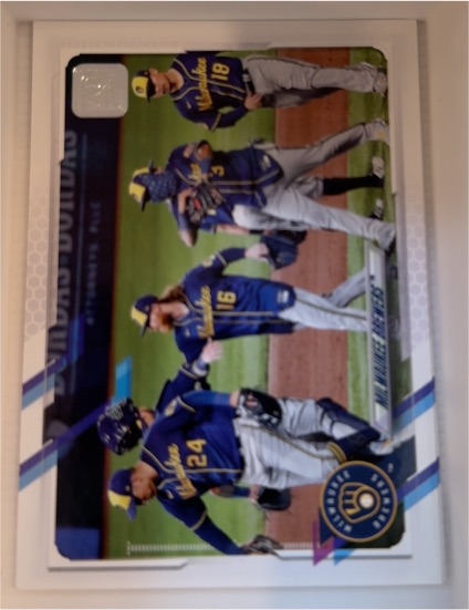 2021 Topps #59 Milwaukee Brewers — front