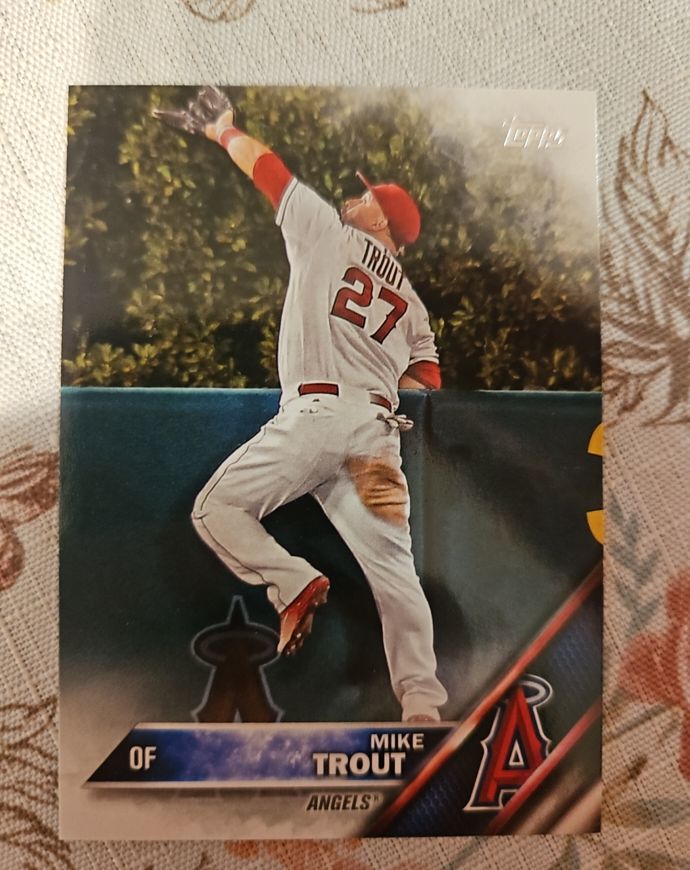 2016 Topps #1 Mike Trout — front
