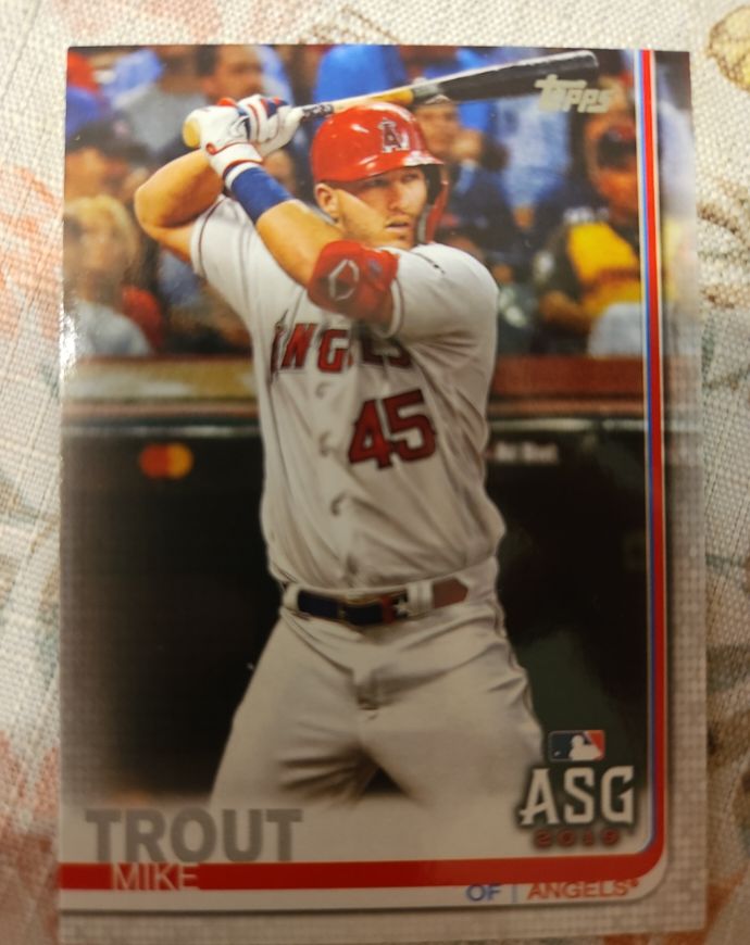 2019 Topps Update #US146 Mike Trout — front