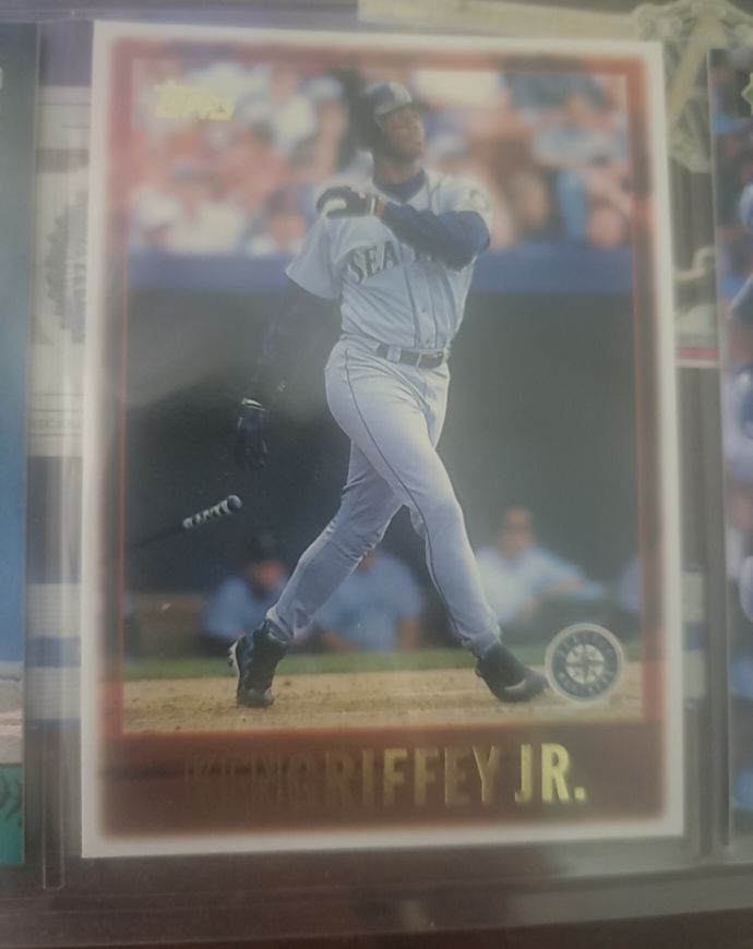 1997 Topps #300 Ken Griffey Jr. — front
