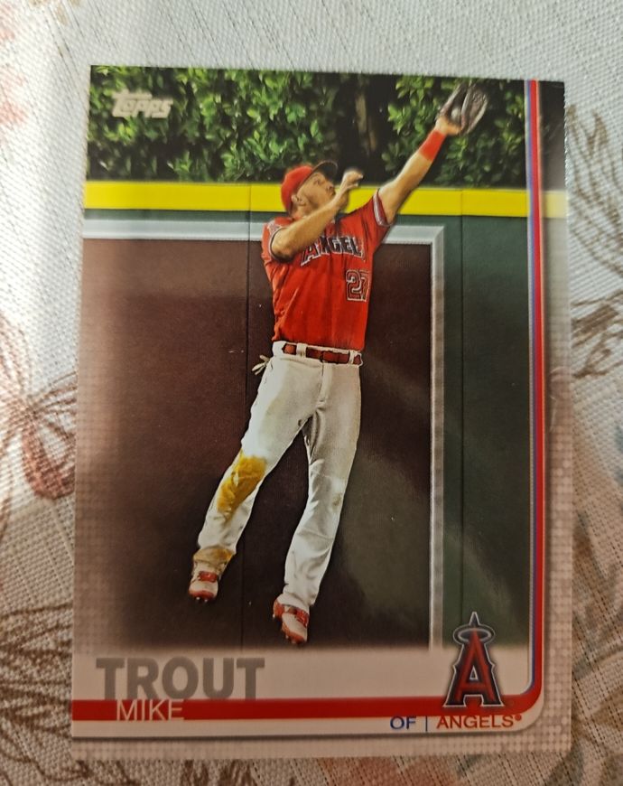 2019 Topps #100 Mike Trout — front