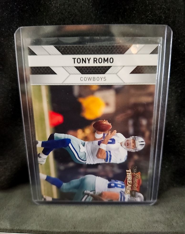 2010 Panini Threads #41 Tony Romo — front