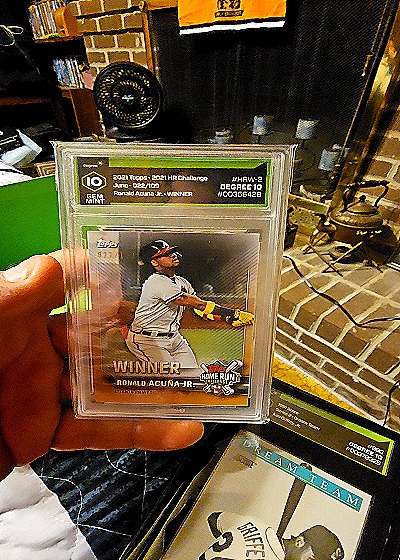 2021 Topps #032 Ronald Acuña Jr. — front