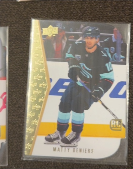 2022-23 Upper Deck Series 1 1994-95 Rookie Die Cuts #RDT-3 Matty Beniers — front