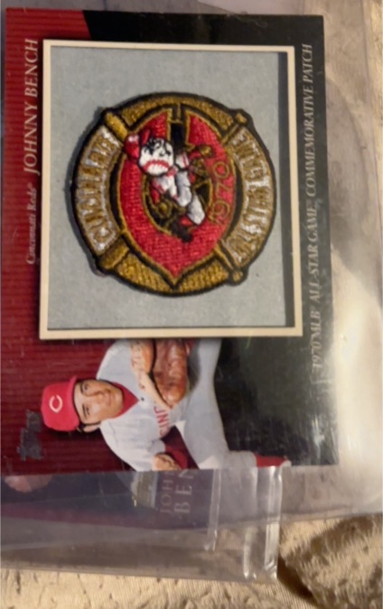 2010 Topps Commemorative Patch #MCP52 Johnny Bench — front
