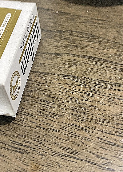Marlboro Gold Filter Cigarettes Pack — front