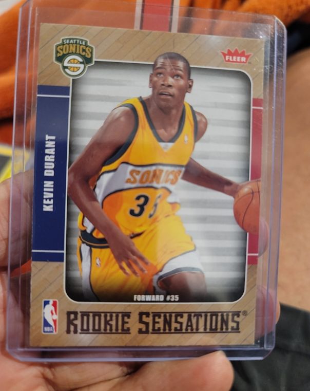 2007-08 Fleer Rookie Sensations #RS-2 Kevin Durant — front