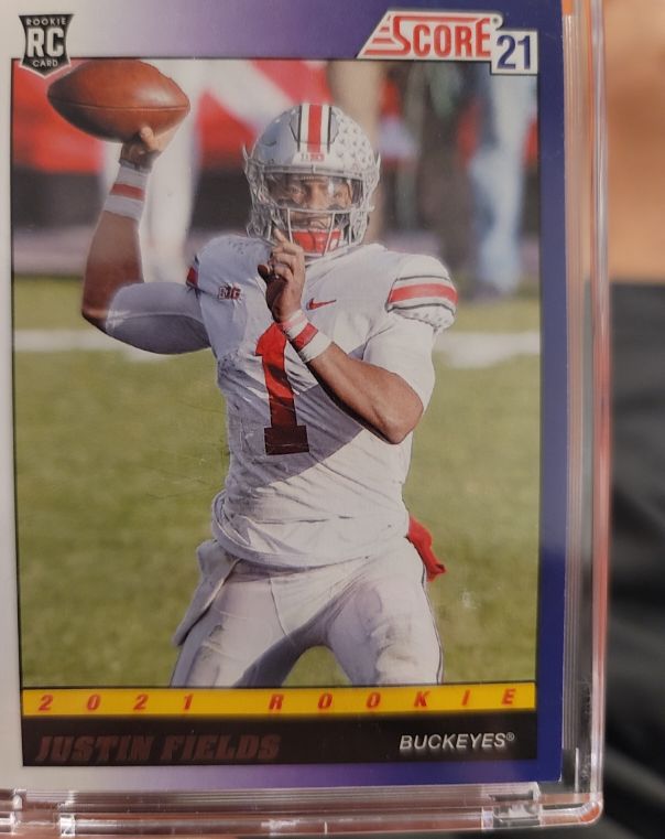 2021 Panini Score #TB2 Justin Fields 1991 Throwback Rookie — front
