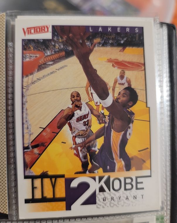 2000-01 Upper Deck Victory #302 Kobe Bryant — front