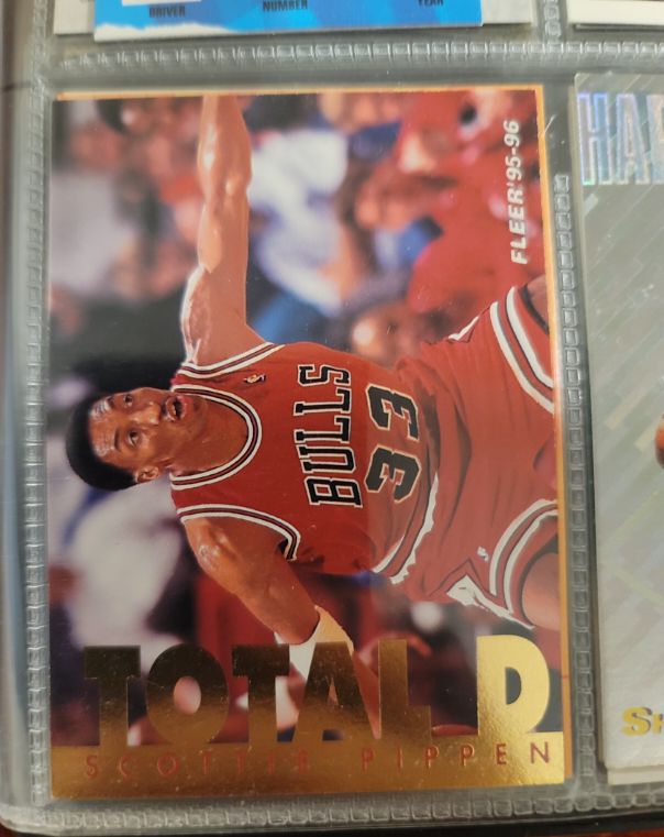1995-96 Fleer #9 Scottie Pippen Total D — front