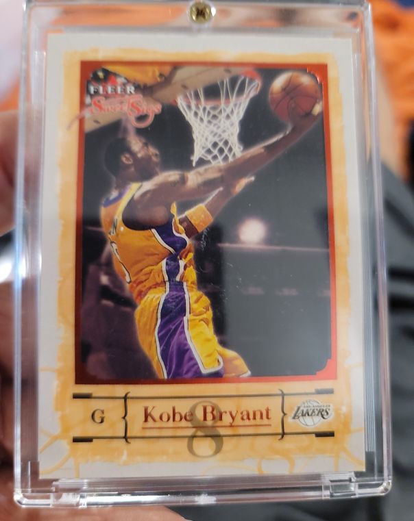 2004-05 Fleer Sweet Sigs #63 Kobe Bryant — front