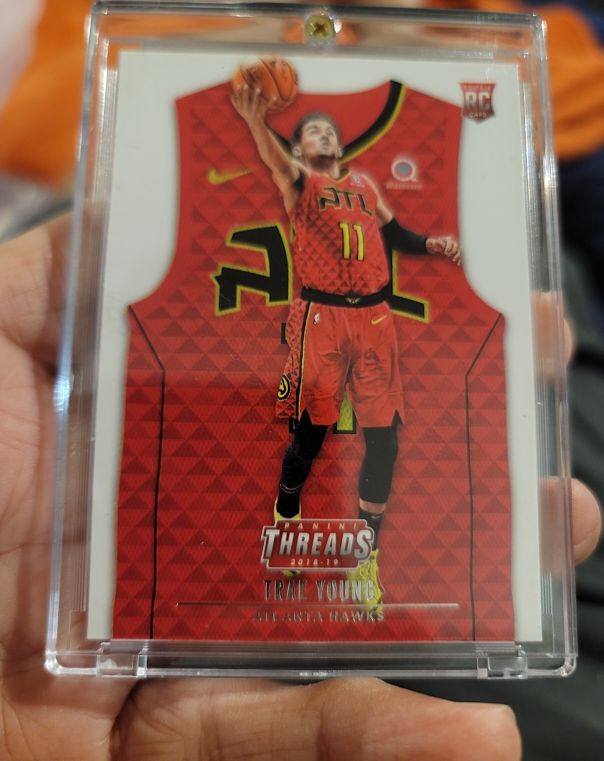 2018-19 Panini Threads #183 Trae Young Rookie Card — front