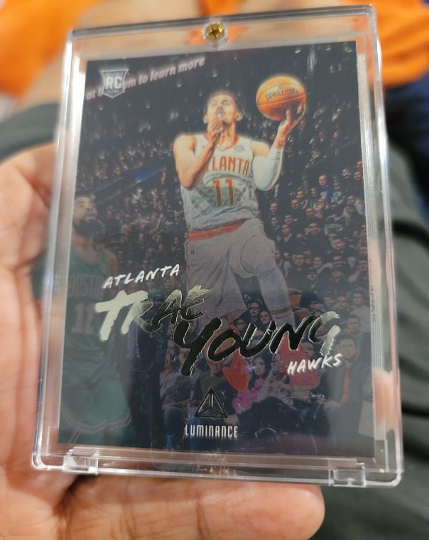 2018-19 Panini Chronicles Luminance #139 Trae Young Rookie — front