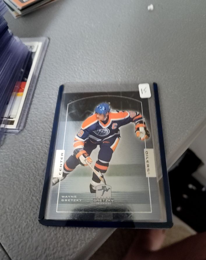 1999-00 Upper Deck #HOF24 Wayne Gretzky Hall Of Fame — front