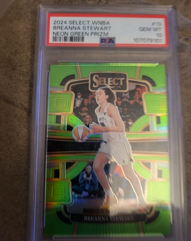 2024 Panini Select WNBA #113 Breanna Stewart Neon Green Prizm — front