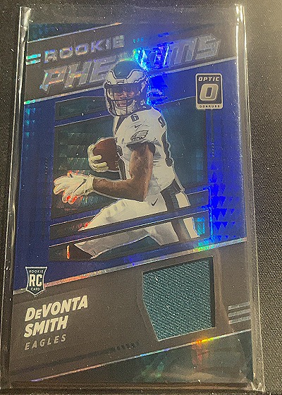 2021 Donruss Optic #RP-5 DeVonta Smith Rookie Phenoms Blue Hyper Prizm — front