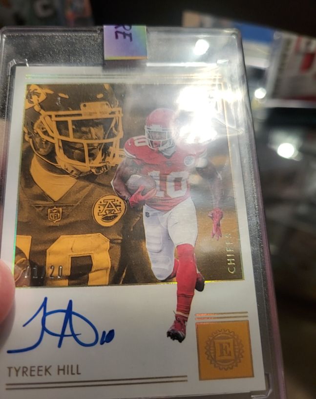 2023 Leaf Executive Collection #10 Tyreek Hill — front