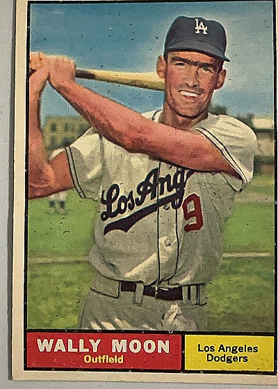 1961 Topps #325 Wally Moon — front