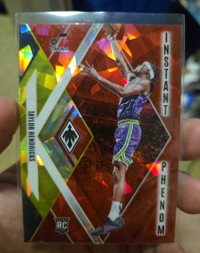 2023-24 Panini Phoenix #16 Taylor Hendricks Instant Phenom — front