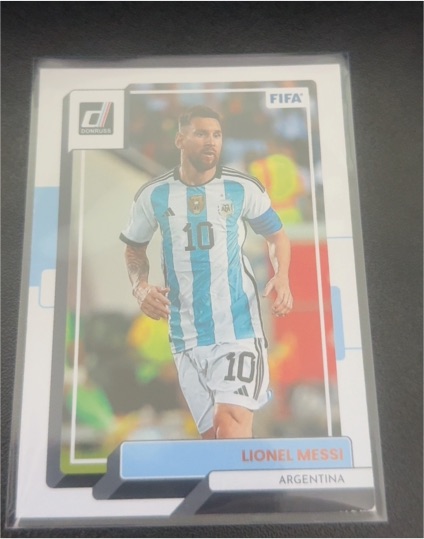 2022-23 Donruss #10 Lionel Messi — front