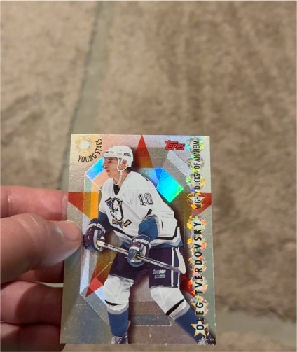 1995-96 Topps Young Stars #10 Oleg Tverdovsky — front