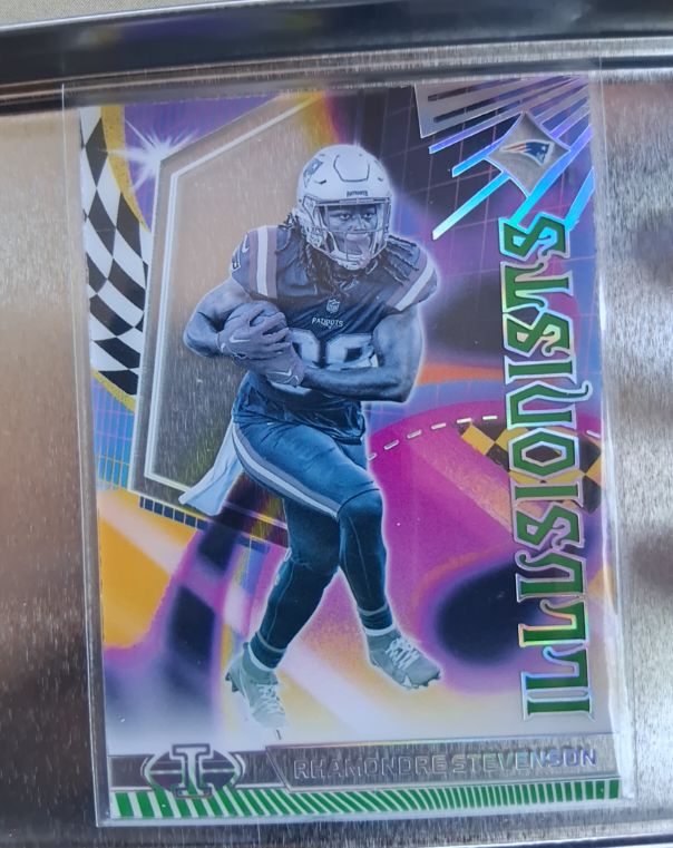 2023 Panini Illusions #8 Rhamondre Stevenson Illusionists — front