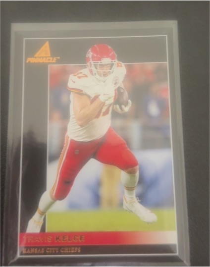 2021 Panini Chronicles Pinnacle #32 Travis Kelce — front