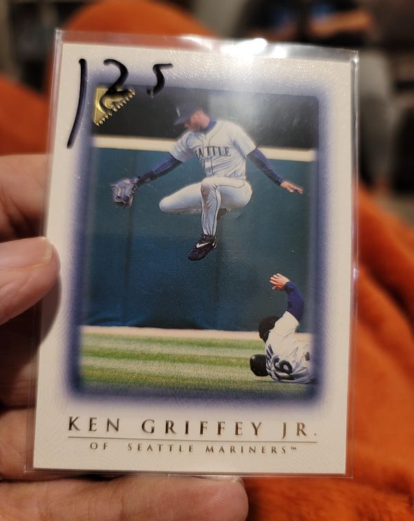 1999 Topps Gallery #6 Ken Griffey Jr. — front
