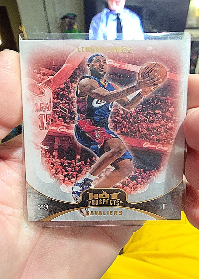 2008-09 Fleer Hot Prospects #43 LeBron James — front