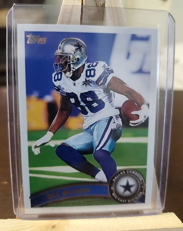 2011 Topps #130 Dez Bryant — front